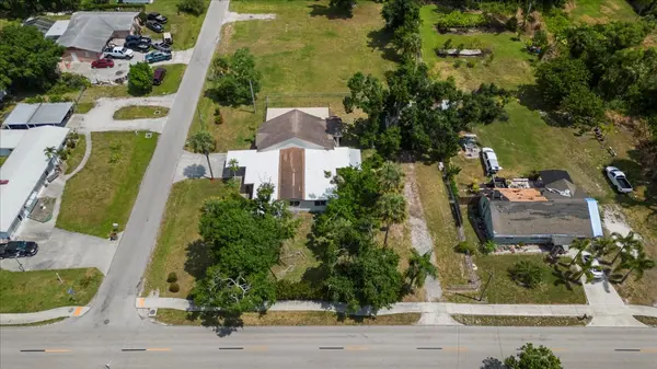 599 Carolina Ave, Fort Myers, FL 33905-3513