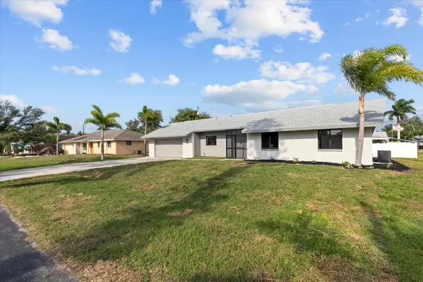 16030 Carver Gardens Dr, Fort Myers, FL 33908-3253