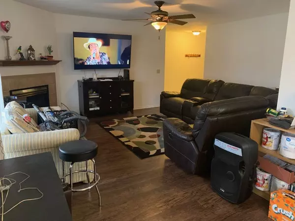 South Elgin, IL 60177-2372,355 Woodridge Cir