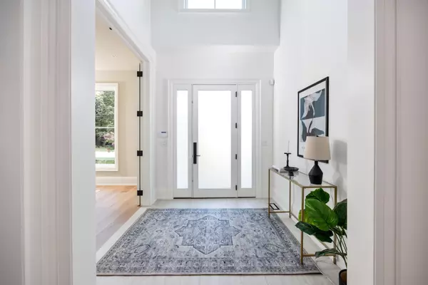 Oakville, ON L6L 1V7,2435 Applewood Dr