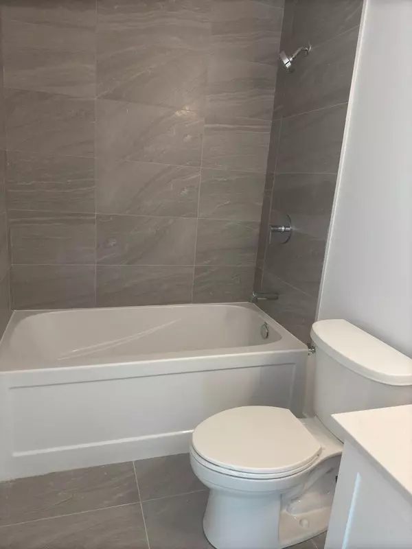 Hamilton, ON L8E 0L3,2782 Barton St E #1104