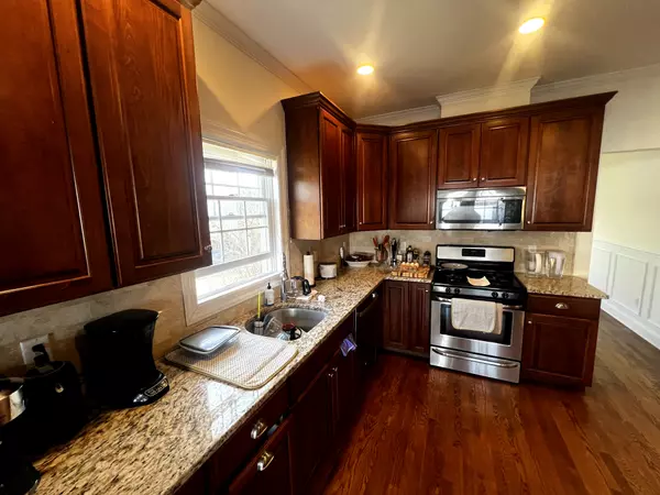 46 Rose Ave, Harrison, NY 10528-4613
