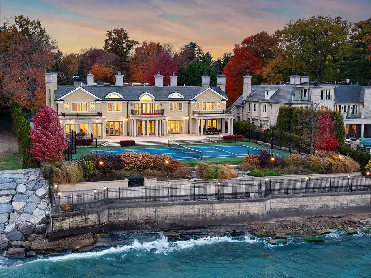 Oakville, ON L6J 1A7,1092 Argyle Dr
