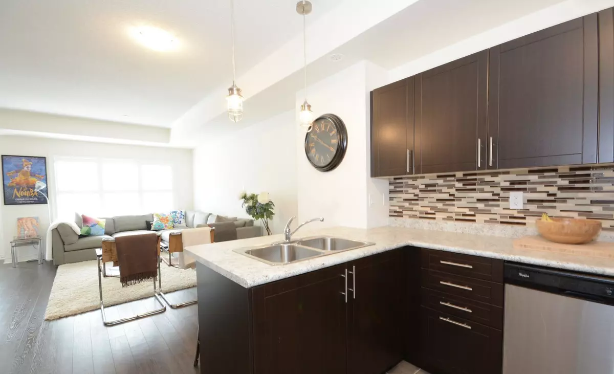 Oakville, ON L6M 0X6,2420 Baronwood Dr #03-03