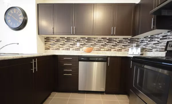 Oakville, ON L6M 0X6,2420 Baronwood Dr #03-03