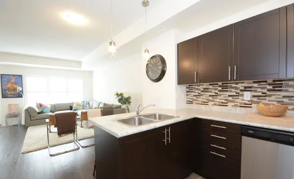 2420 Baronwood Dr #03-03, Oakville, ON L6M 0X6