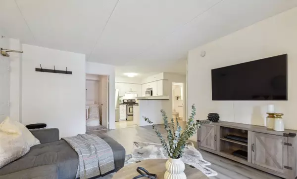 Burlington, ON L7L 7G9,2045 Appleby Line #206