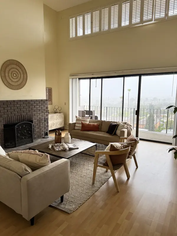 1923 Molino Ave #303, Signal Hill, CA 90755-1018