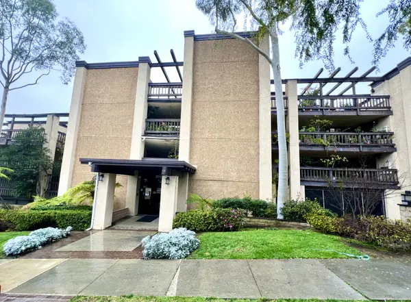 1923 Molino Ave #303, Signal Hill, CA 90755-1018