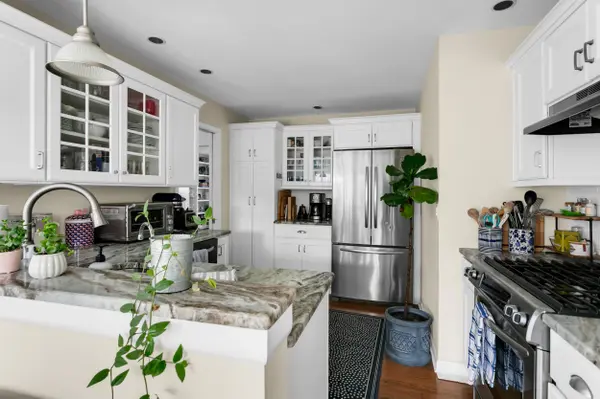 51 Egbert St, Bay Head, NJ 08742-5327