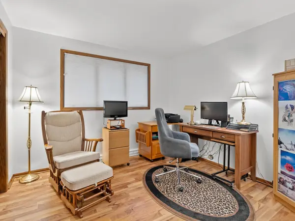 1526 Knoll Crest Dr, Sheboygan, WI 53081-7544