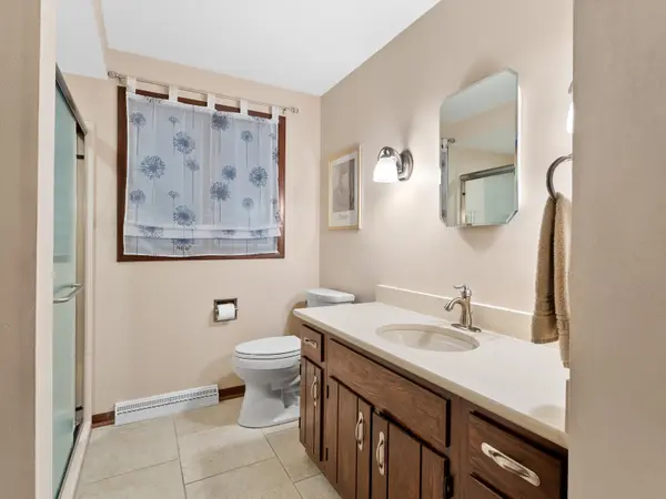 1526 Knoll Crest Dr, Sheboygan, WI 53081-7544