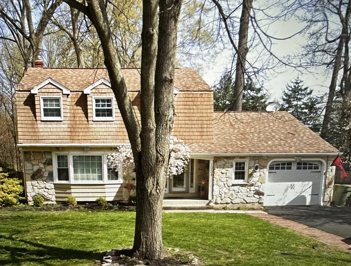 1934 Birchwood Park Dr N, Cherry Hill, NJ 08003-1012