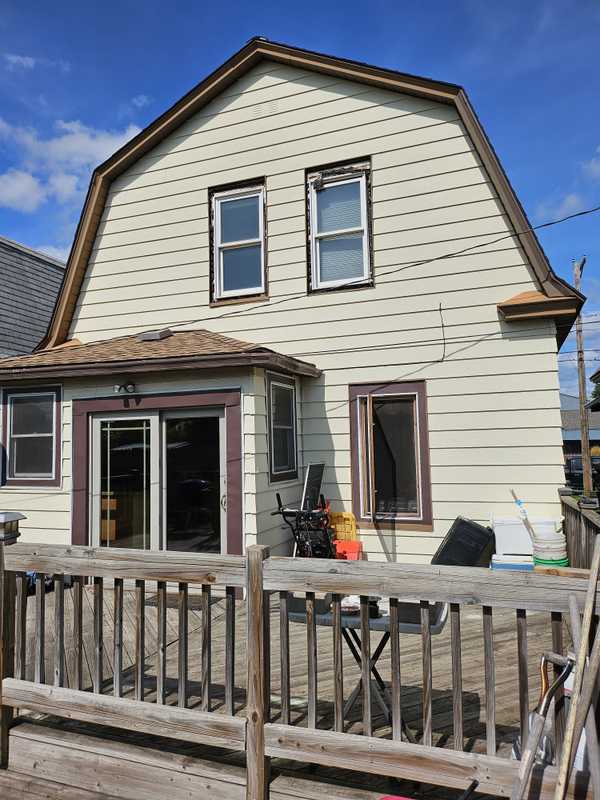 1208 N 8th St, Superior, WI 54880-6606
