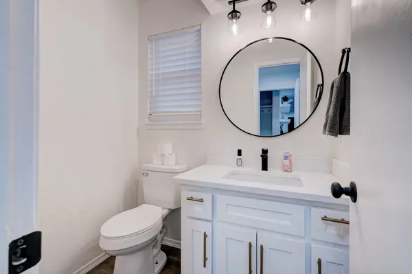 213 Sherwood Ct, Moore, OK 73160-4230