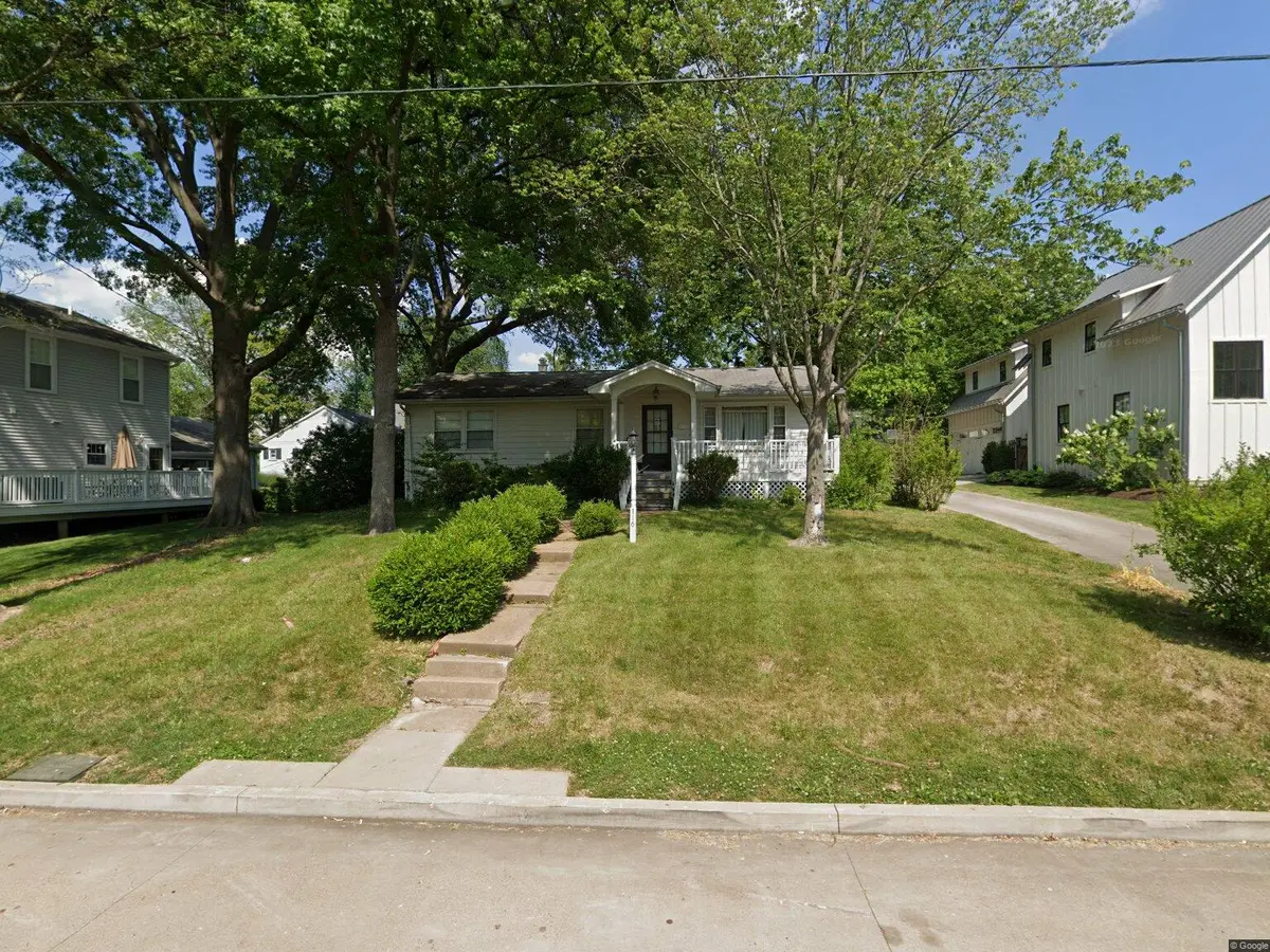 116 N Van Buren Ave, Kirkwood, MO 63122-4107