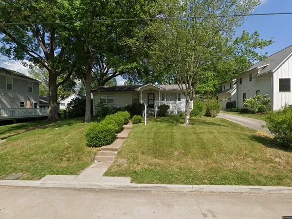 116 N Van Buren Ave, Kirkwood, MO 63122-4107