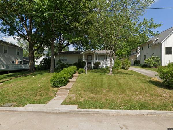 116 N Van Buren Ave, Kirkwood, MO 63122-4107