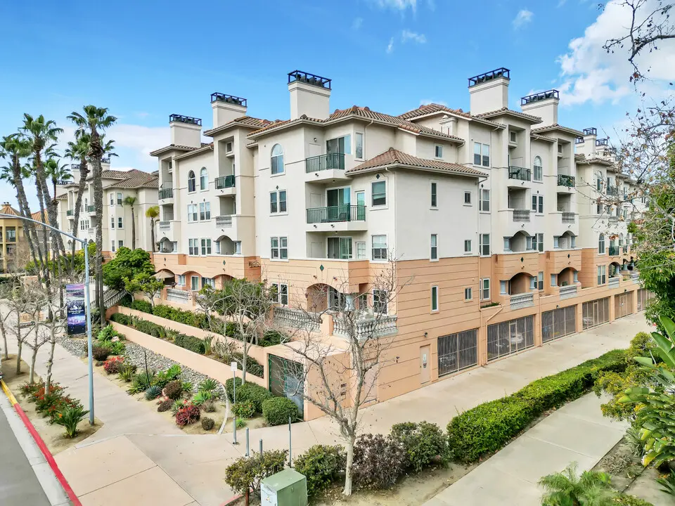 640 Camino de la Reina #1107, San Diego, CA 92108-3200