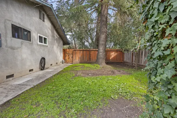 8607 Treasure Ave, Stockton, CA 95212-1414