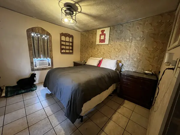 3330 Glenwood St, Beaumont, TX 77705-2828
