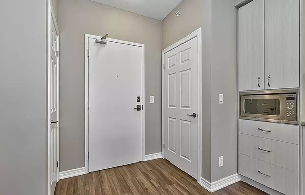 Burlington, ON L7T 0B8,457 Plains Rd E #203