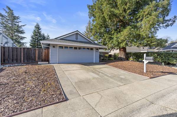 1533 Pine Valley Cir, Roseville, CA 95661-5747