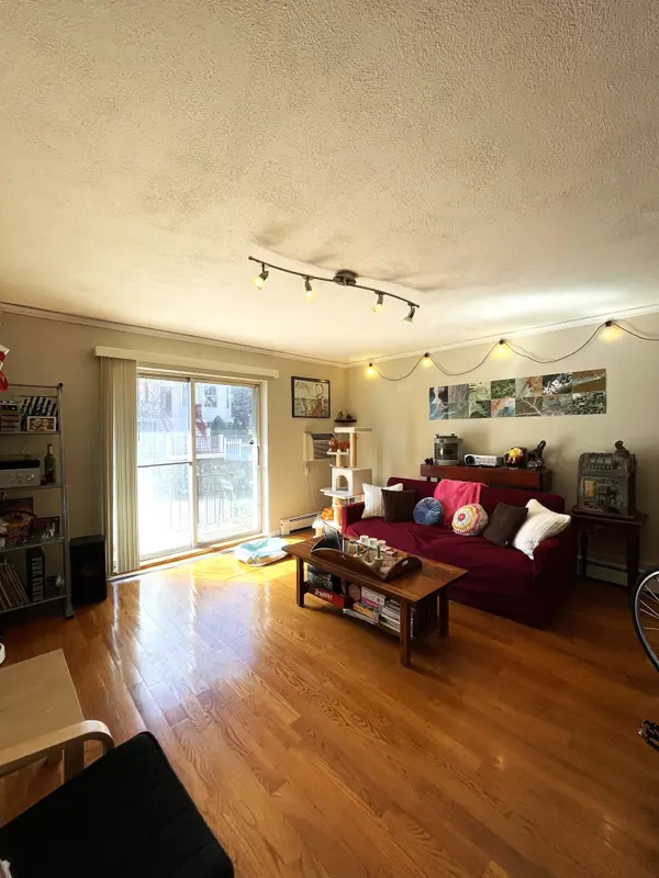 8 Robinwood Ave ##3, Jamaica Plain, MA 02130-2140
