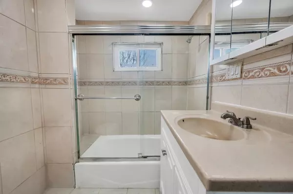 South Richmond Hill, NY 11419,103-12 114th St
