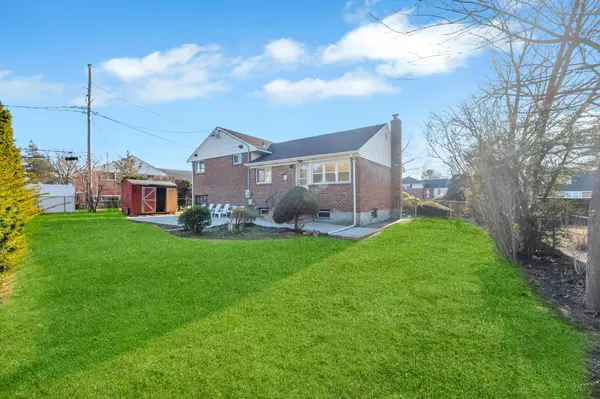 62 Westbury Ln, Westbury, NY 11590-1424