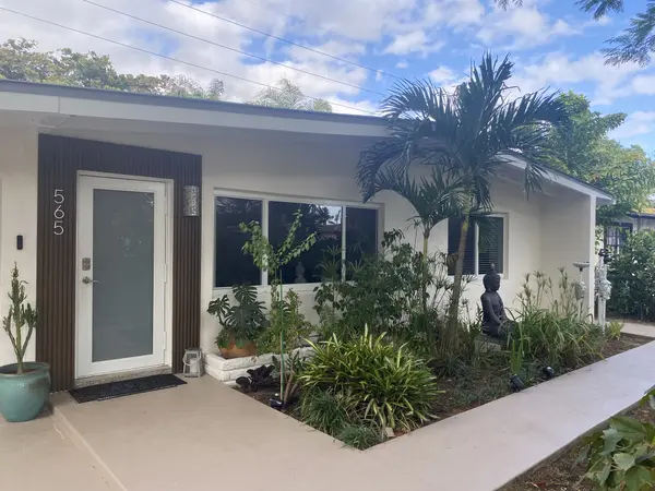 565 NW 127th St, North Miami, FL 33168-3647