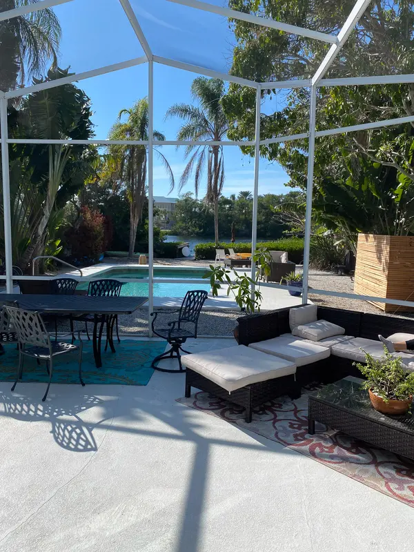 5880 Midnight Pass Rd, Sarasota, FL 34242-2102