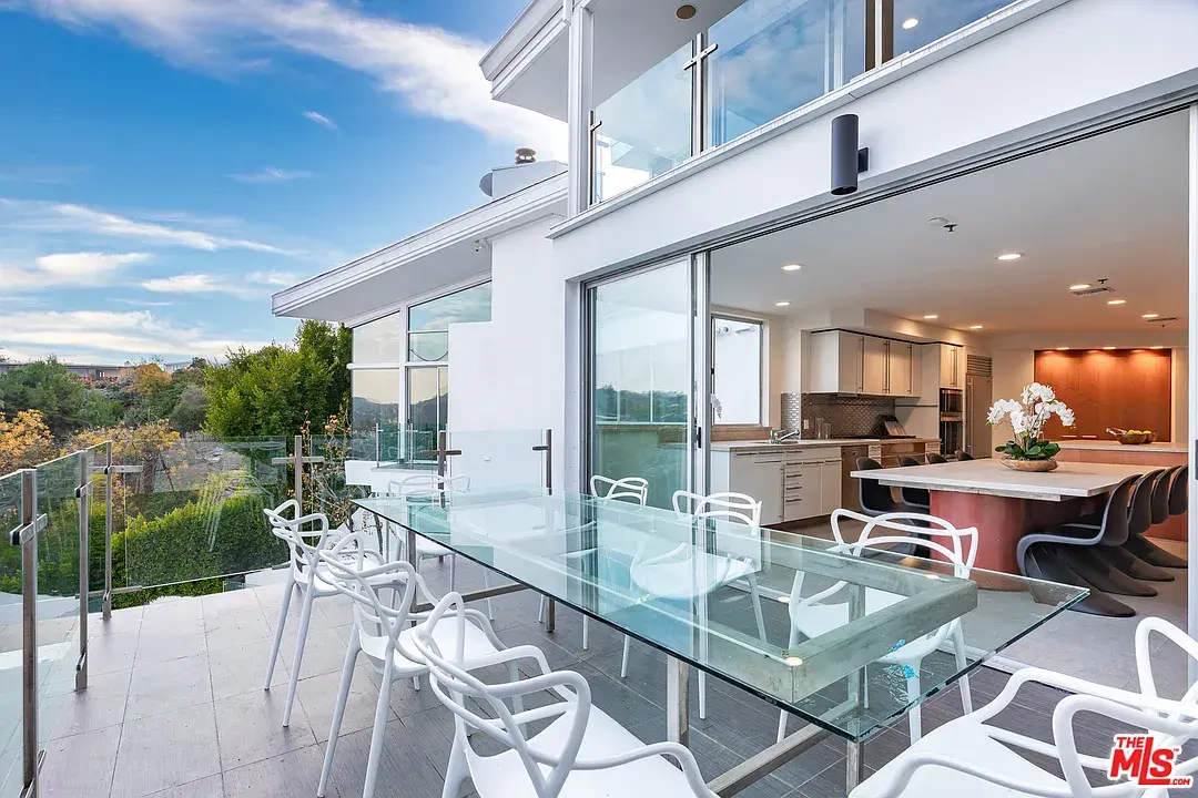 7571 Mulholland Dr, Los Angeles, CA 90046-1238