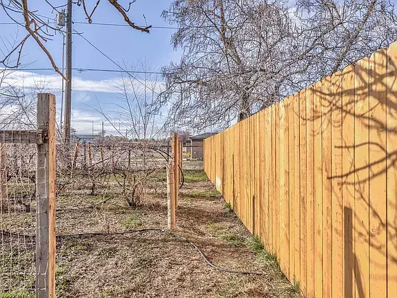 977 SW 3rd St, Ontario, OR 97914-3536