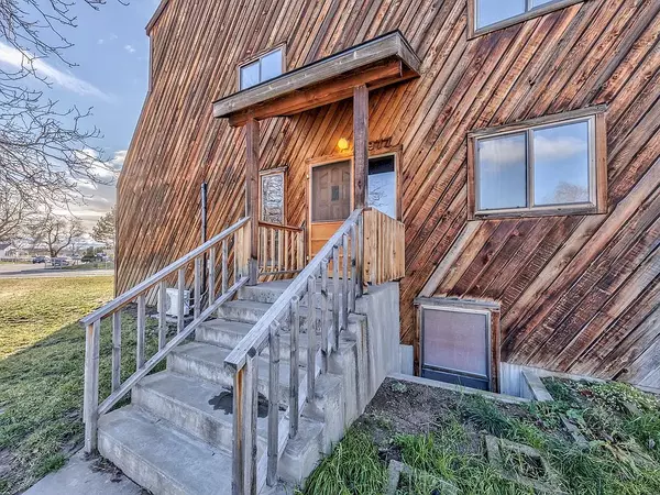 977 SW 3rd St, Ontario, OR 97914-3536