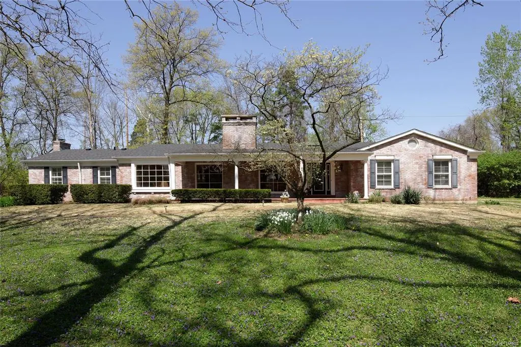 15 Babler Ln, St Louis, MO 63124-1114