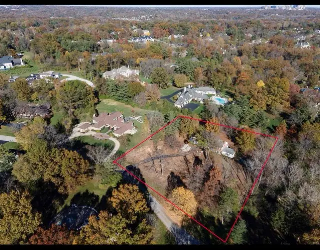 9 Dunleith Dr, St Louis, MO 63124-1895