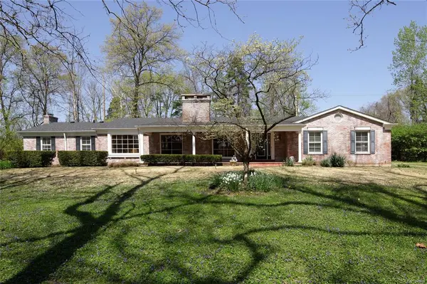 15 Babler Ln, St Louis, MO 63124-1114