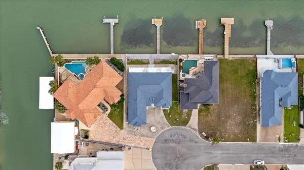 319 Bayview Dr, Aransas Pass, TX 78336-6715