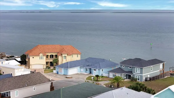 319 Bayview Dr, Aransas Pass, TX 78336-6715
