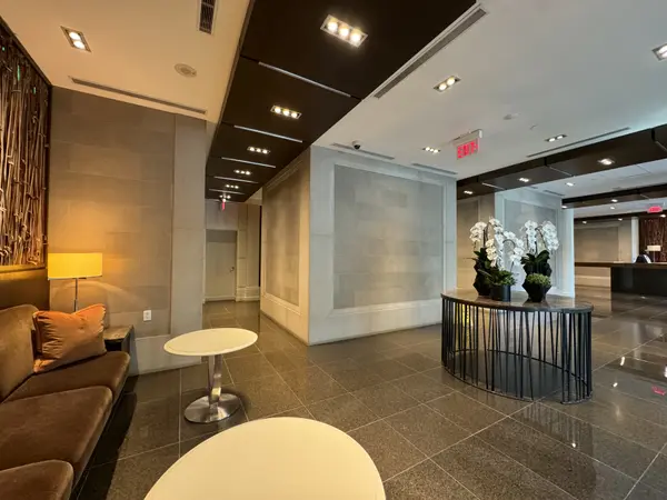 77 Charles St W #802, Toronto, ON M5S 0B2