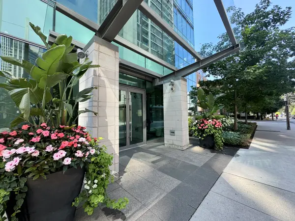 77 Charles St W #802, Toronto, ON M5S 0B2