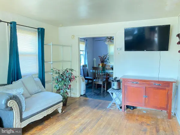 547 E Duncan Ave, Alexandria, VA 22301-1255