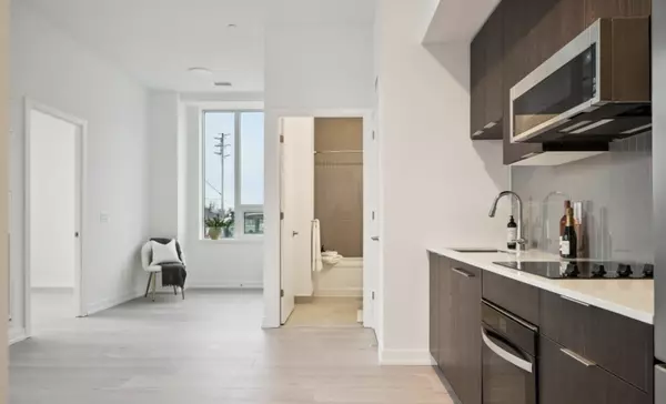 Oakville, ON L6M,2501 Saw Whet Blvd #129