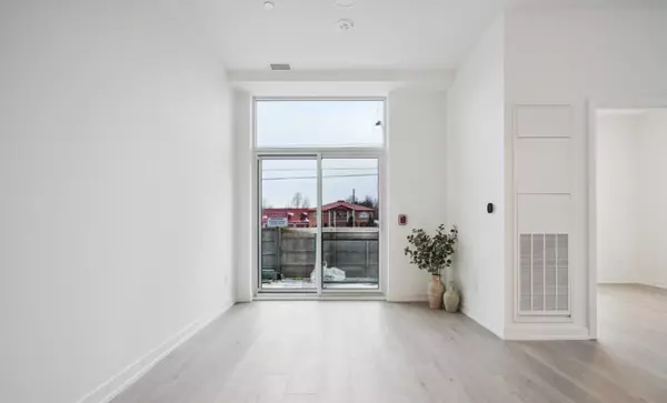 Oakville, ON L6M,2501 Saw Whet Blvd #129