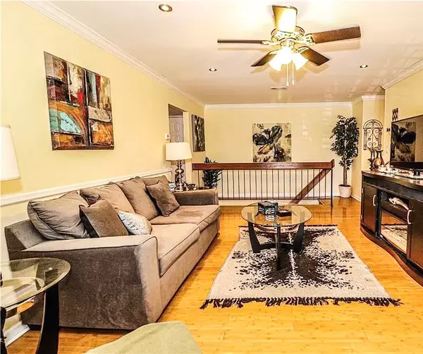 Woodbridge, NJ 07095-4315,312 Sharon Gardens Ct #312