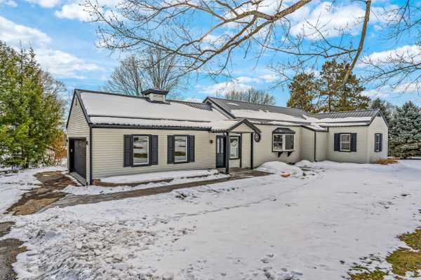 165 Upland Dr, New Castle, PA 16105-3111