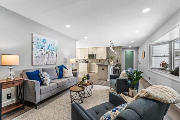 165 Upland Dr, New Castle, PA 16105-3111