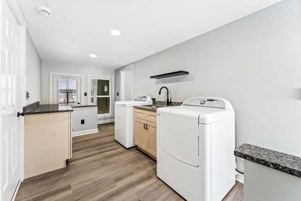 165 Upland Dr, New Castle, PA 16105-3111