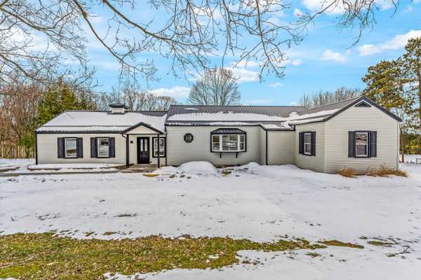 165 Upland Dr, New Castle, PA 16105-3111